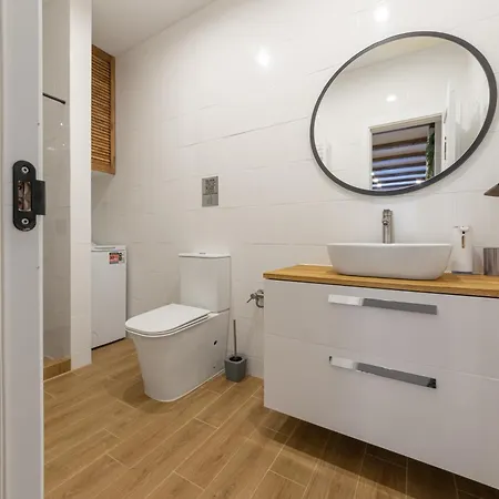 Freeman Bukovel: Cottage Apartment with Private Terrace Near R1 Lift Exterior photo