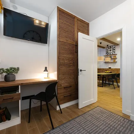 Freeman Bukovel: Cottage Apartment with Private Terrace Near R1 Lift Exterior photo